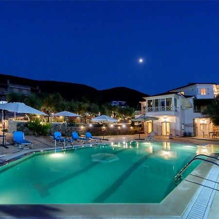 Villa Needa'S - Emotions House Crystal Pool Μικρά Μαντίνια Εξωτερικό φωτογραφία