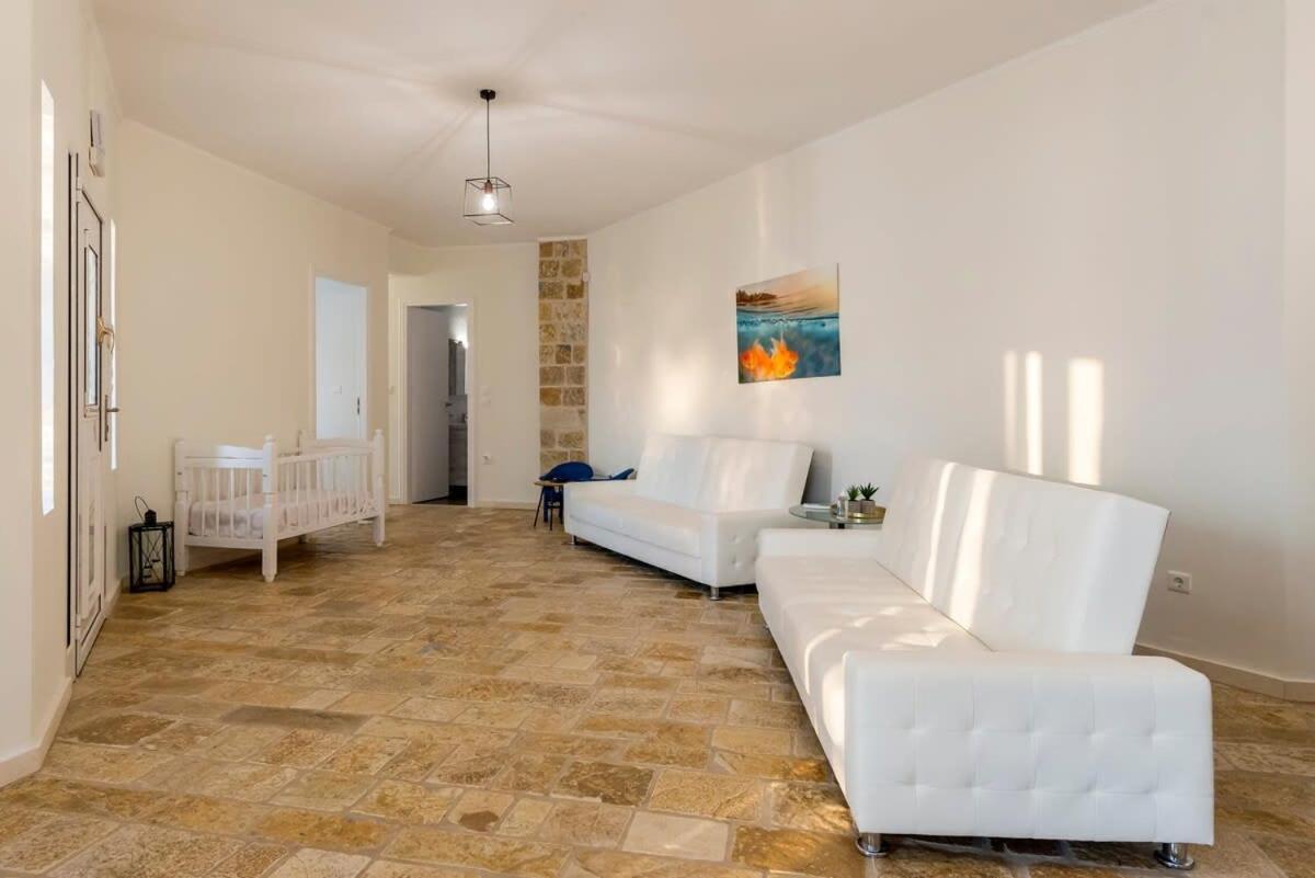Villa Needa'S - Emotions House Crystal Pool Μικρά Μαντίνια Εξωτερικό φωτογραφία