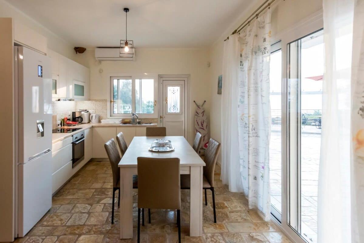 Villa Needa'S - Emotions House Crystal Pool Μικρά Μαντίνια Εξωτερικό φωτογραφία