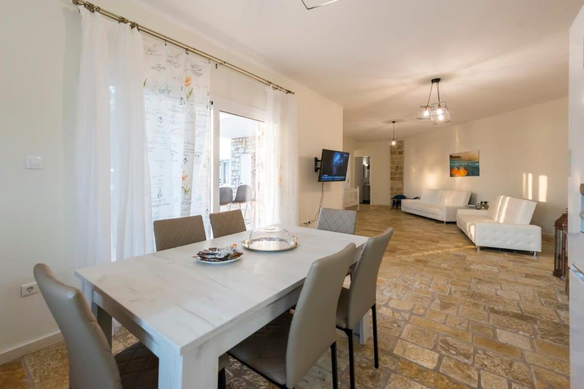Villa Needa'S - Emotions House Crystal Pool Μικρά Μαντίνια Εξωτερικό φωτογραφία