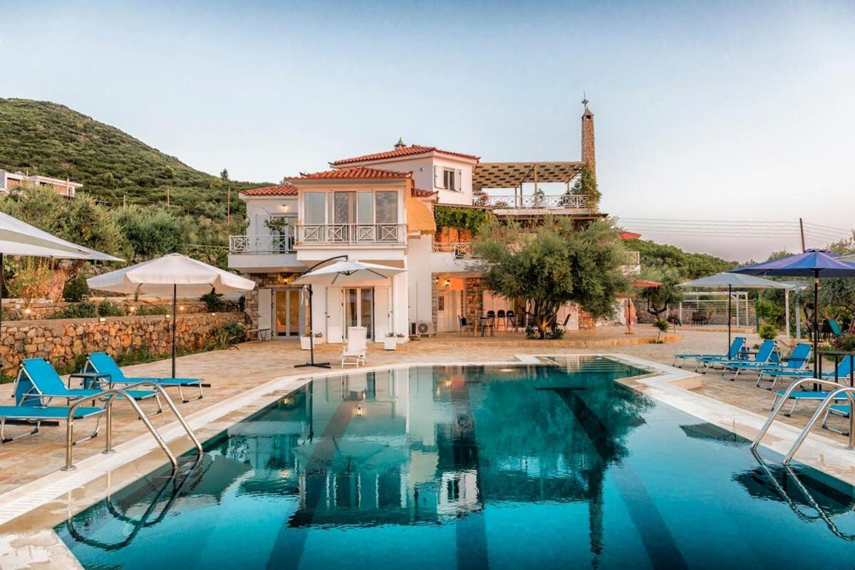 Villa Needa'S - Emotions House Crystal Pool Μικρά Μαντίνια Εξωτερικό φωτογραφία