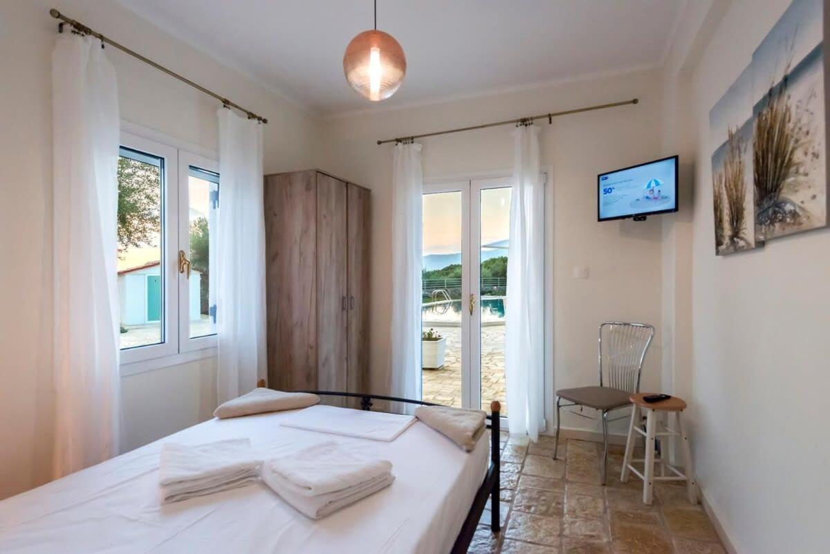 Villa Needa'S - Emotions House Crystal Pool Μικρά Μαντίνια Εξωτερικό φωτογραφία