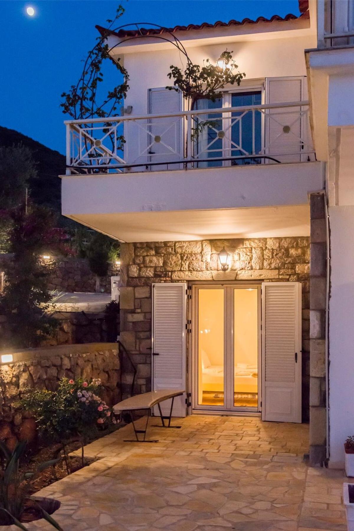 Villa Needa'S - Emotions House Crystal Pool Μικρά Μαντίνια Εξωτερικό φωτογραφία